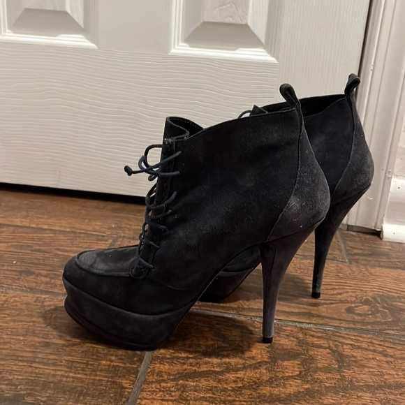 NIB Elizabeth and James e-Moxy Platform Booties, Size 8.5, Grey Suede. - Picture 2 of 6